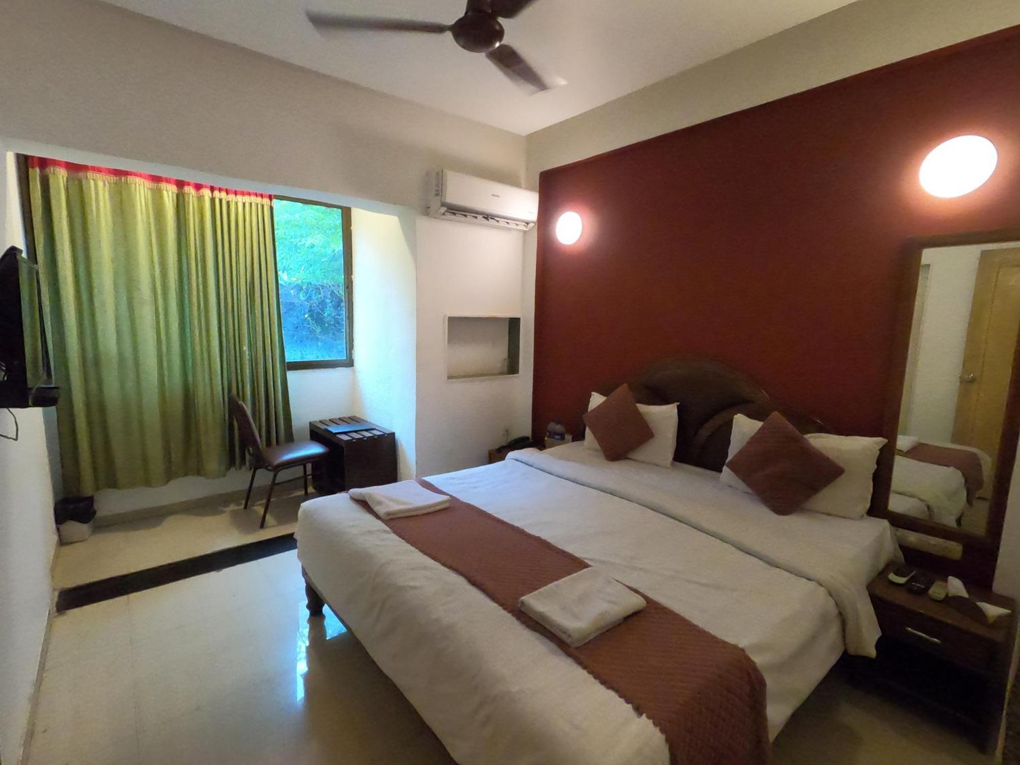 Hill Forest Resort Lonavala Esterno foto