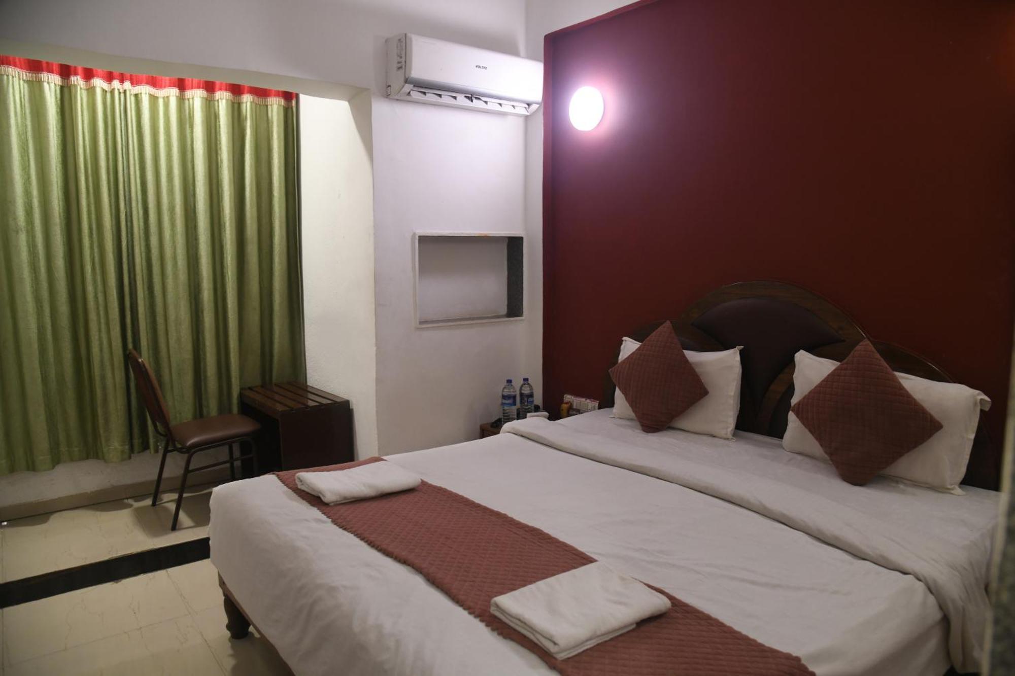 Hill Forest Resort Lonavala Esterno foto